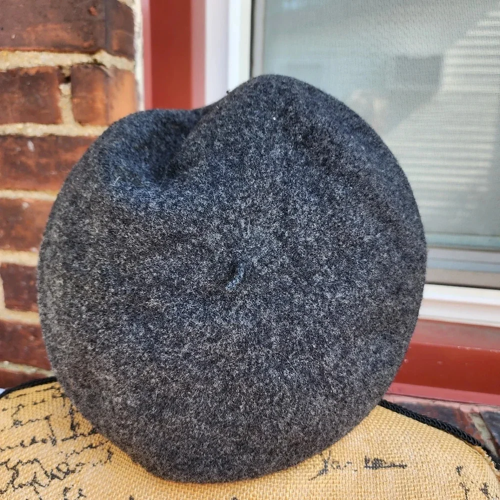 Vintage gray beret‎